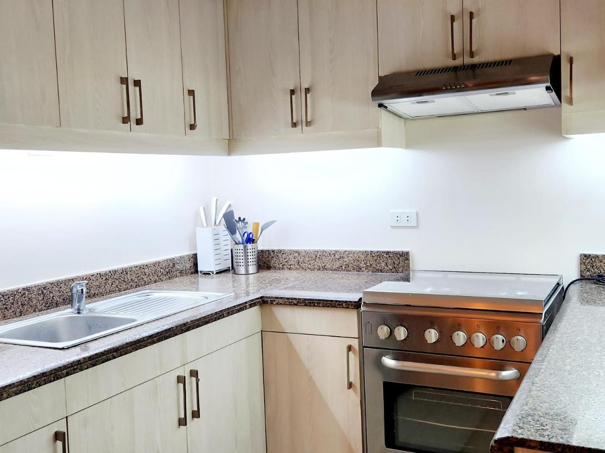 Casa Antonio At Fairway Terraces Family Penthouse 2Br Wi-Fi Nr Golf, Airport, Fort Bgc Manila Bagian luar foto